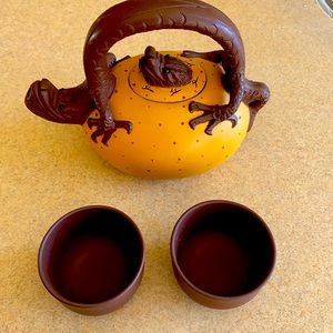Dragon tea pot with 2 cups
